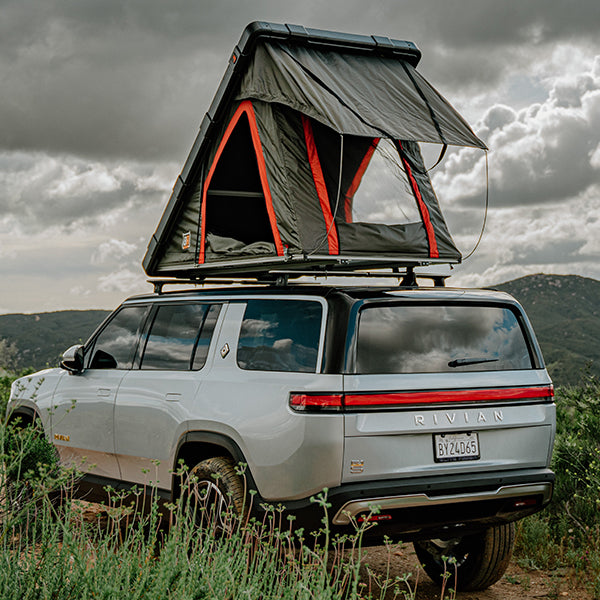 RUGGED™ Clamshell Rooftop Tent