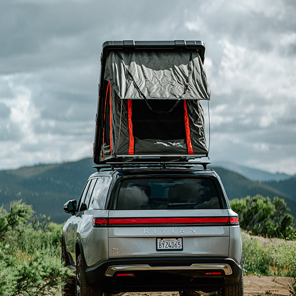 RUGGED™ Clamshell Rooftop Tent