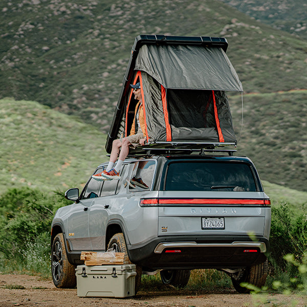 RUGGED™ Clamshell Rooftop Tent