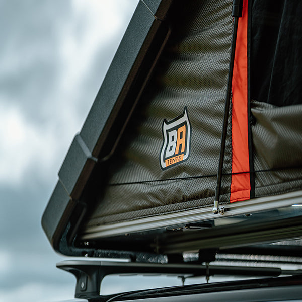 RUGGED™ Clamshell Rooftop Tent