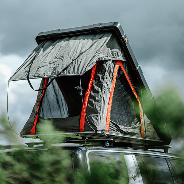 RUGGED™ Clamshell Rooftop Tent